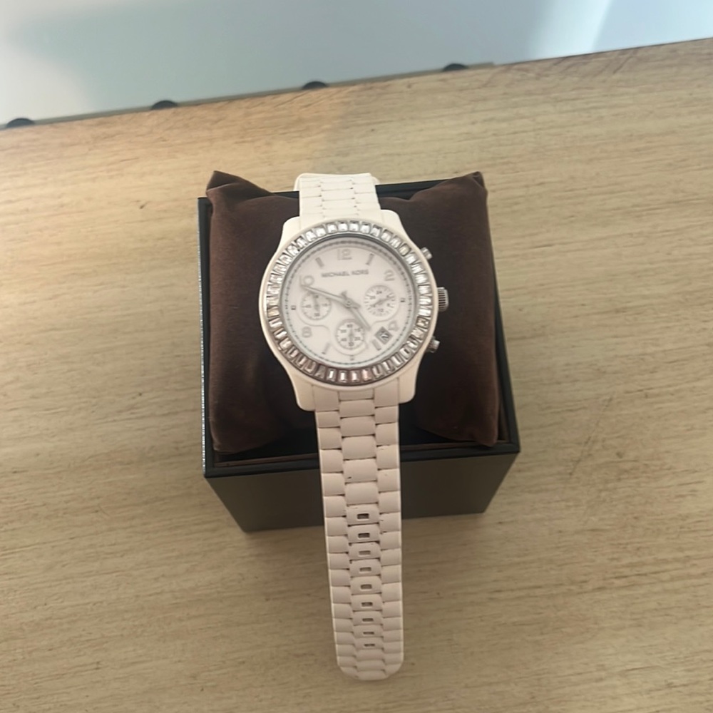 MICHAELS KORA WHITE WATCH- NEW